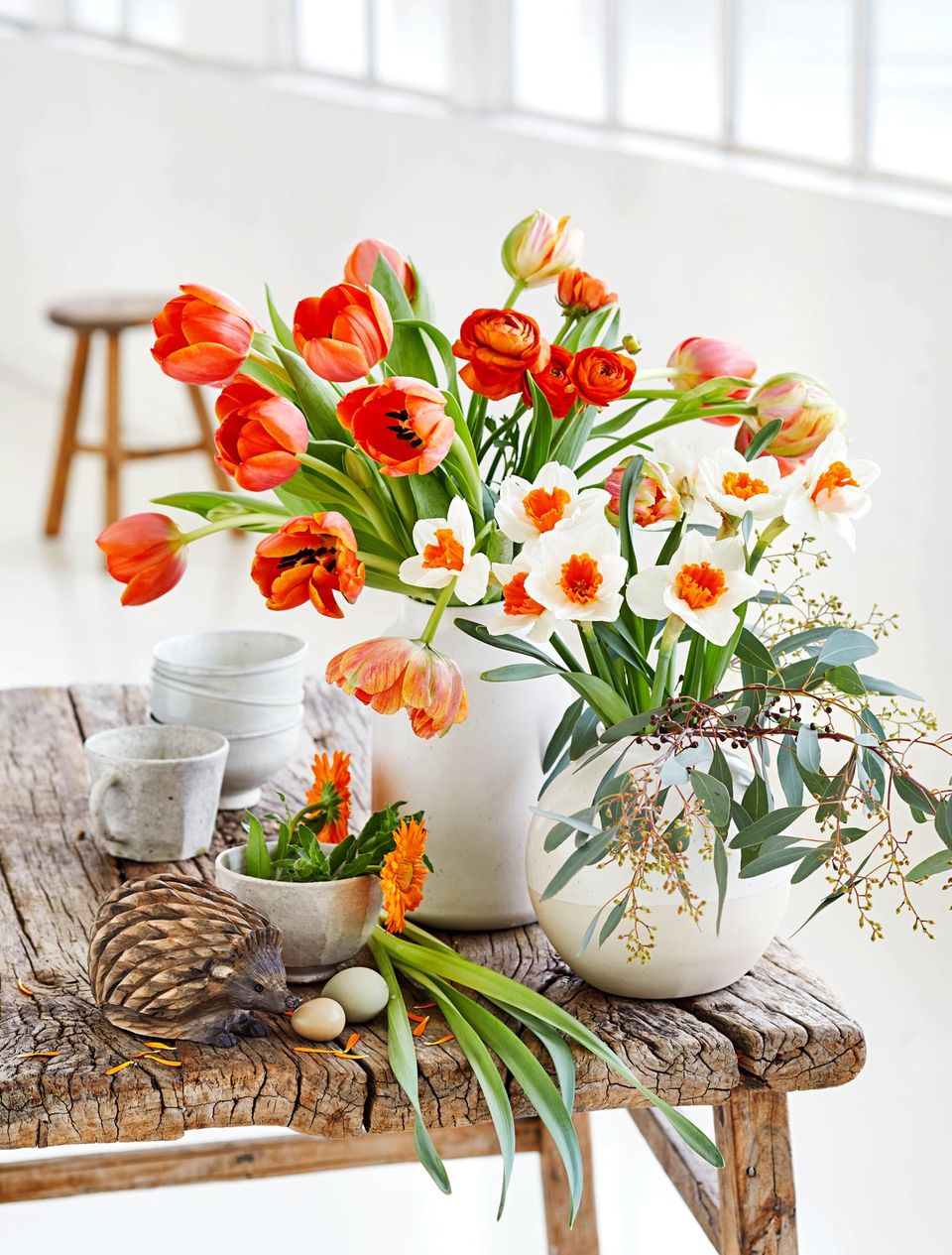 Strauß mit Tulpen und Narzissen