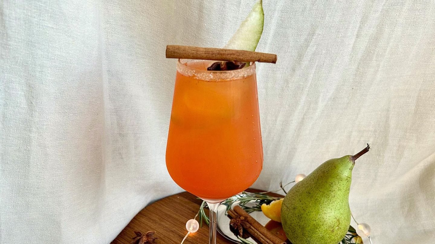 Aperol mit Birne und Zimt – Rezept - [LIVING AT HOME]