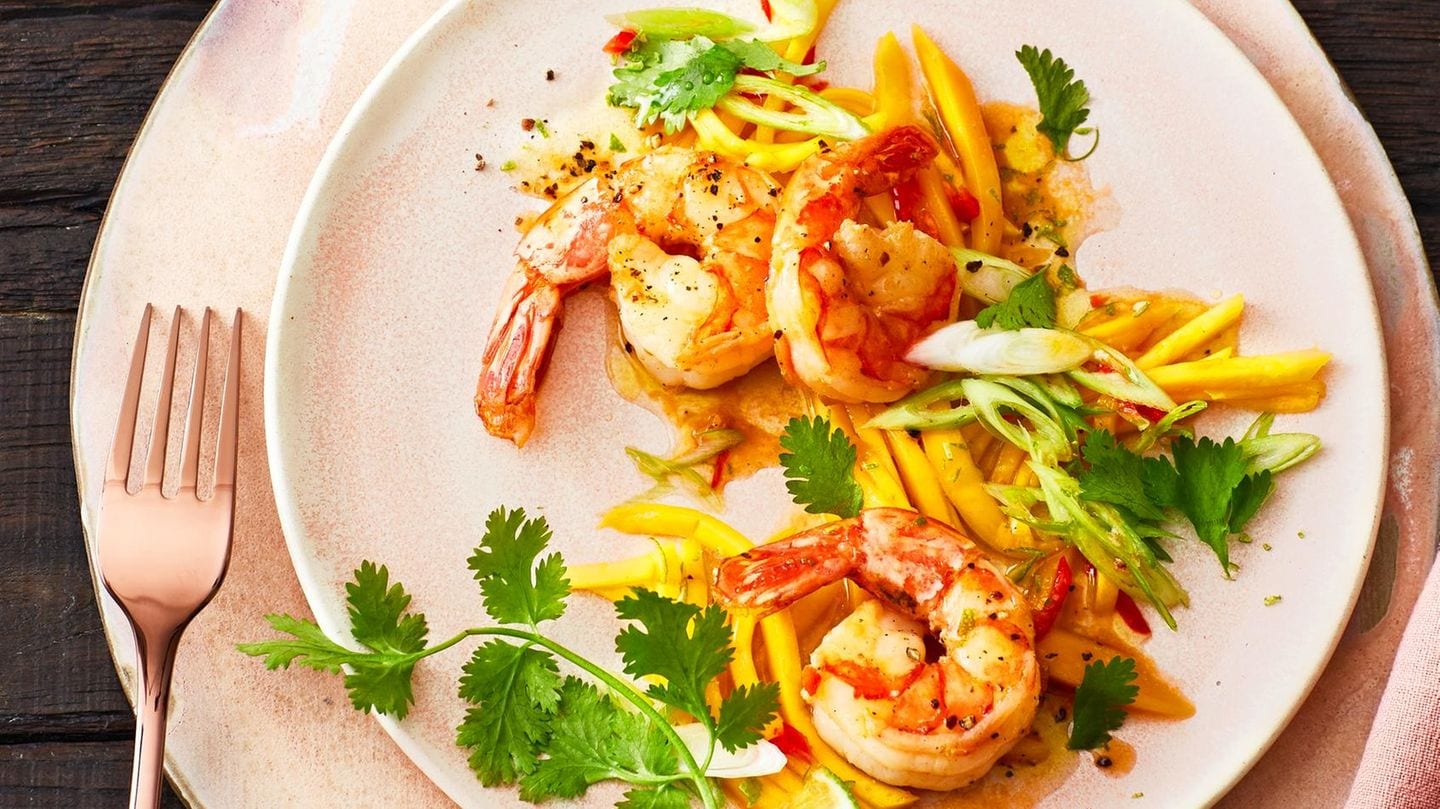Mangosalat mit Garnelen – Rezept - [LIVING AT HOME]