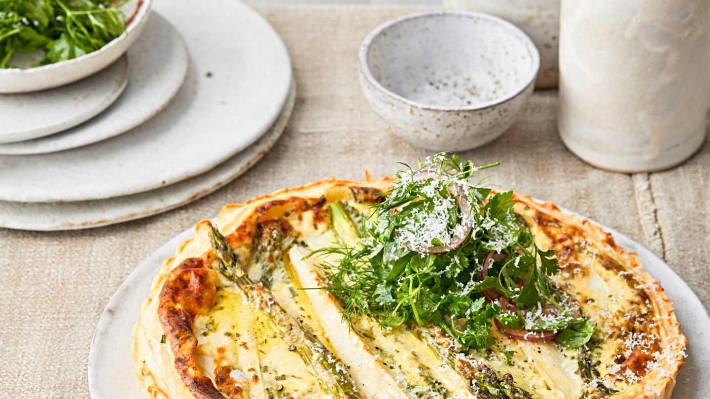 Spargel-Tarte – Rezept - [LIVING AT HOME]